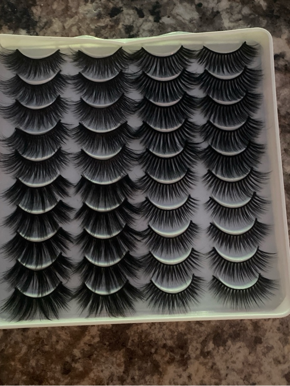 Set of Black False Eyelashes - Multipack